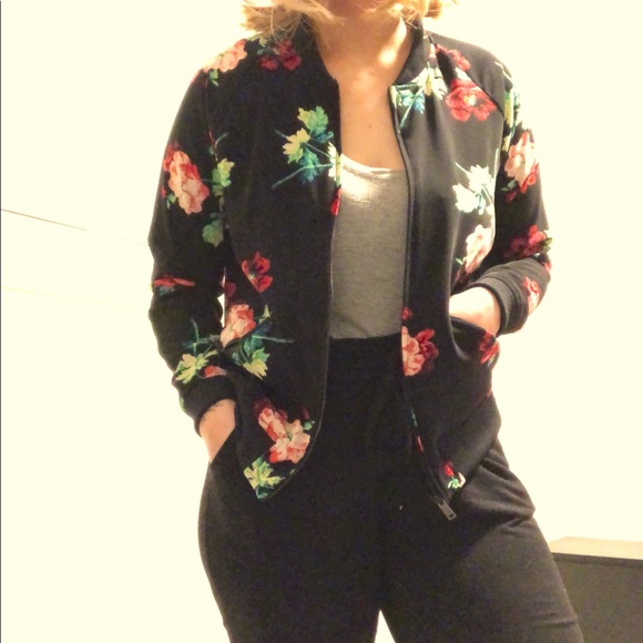 Reitmans Flower Vest - Picture 1 of 1